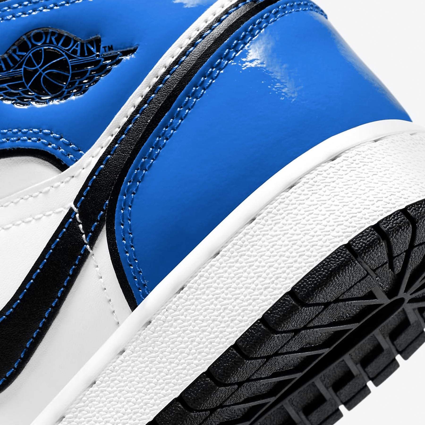 Air Jordan 1 Mid SE GS ‘Signal Blue’