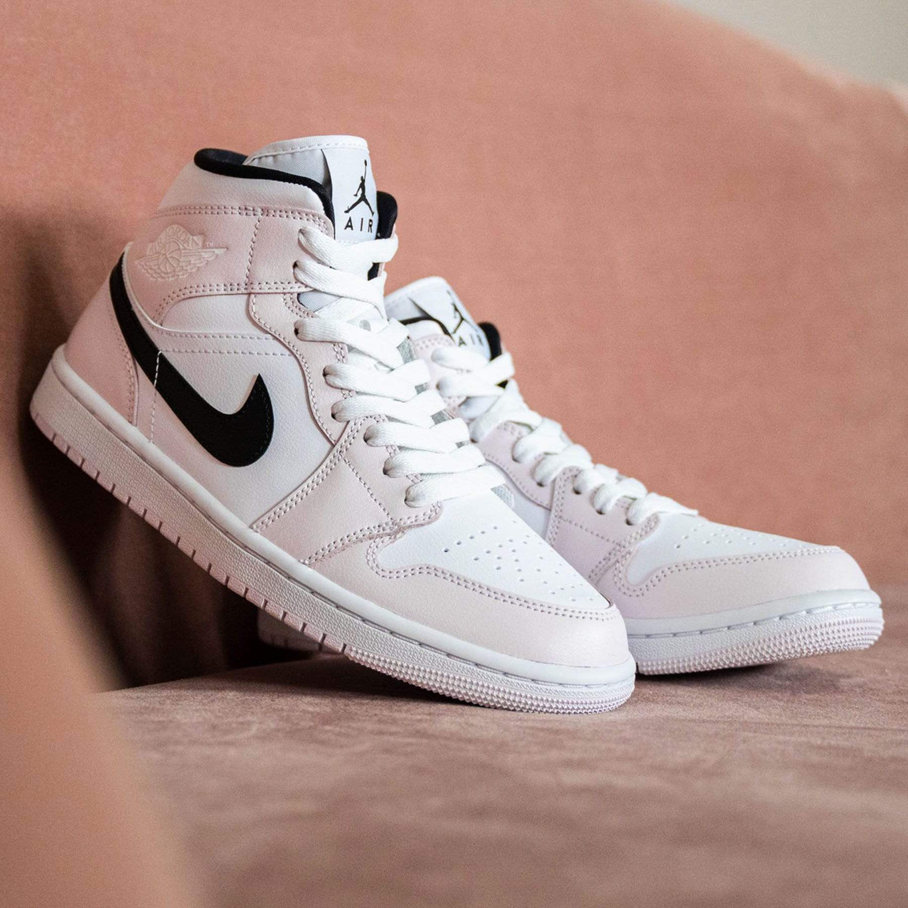 Air Jordan 1 Mid Wmns ‘Barely Rose’