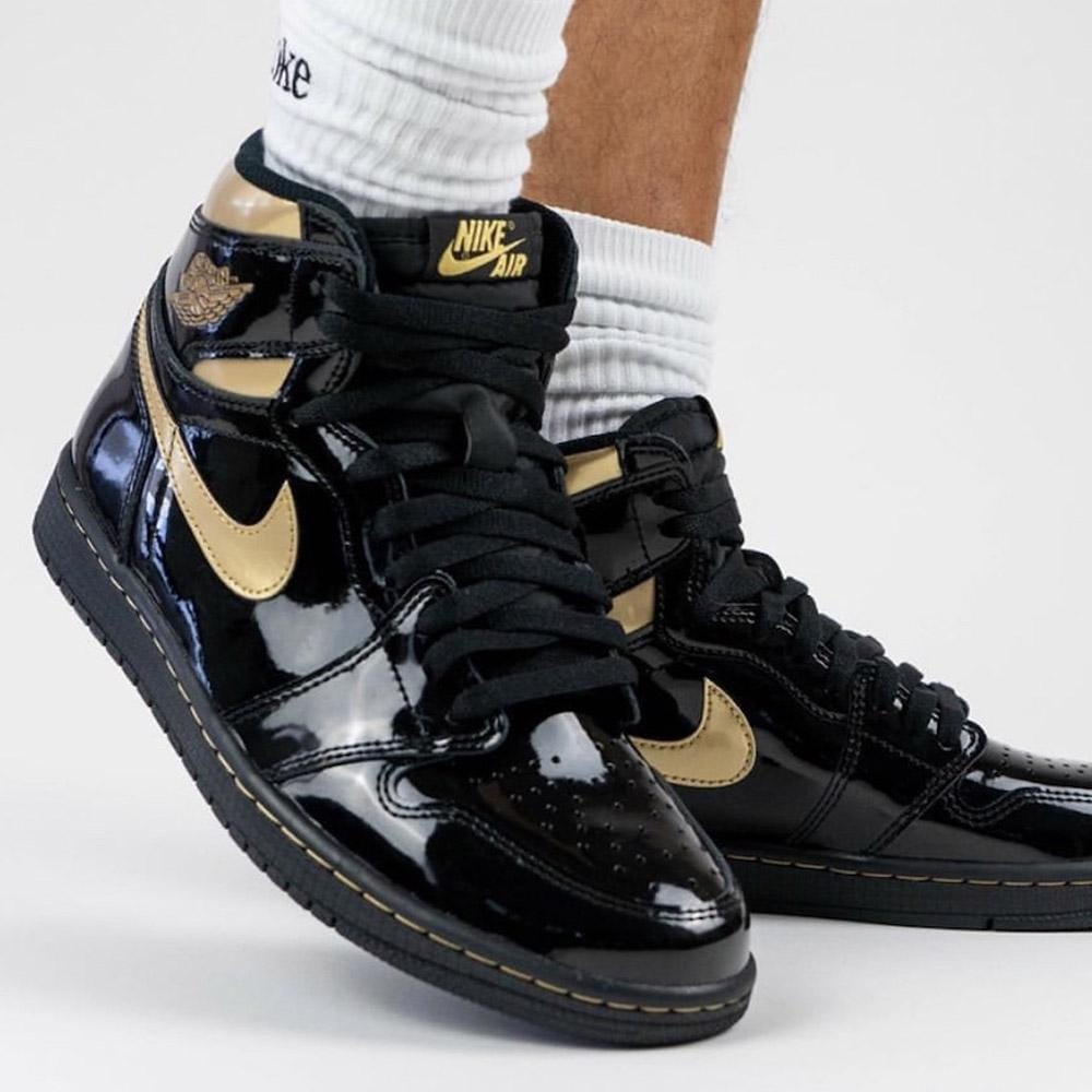 Air Jordan 1 Retro High OG ‘Black Metallic Gold’