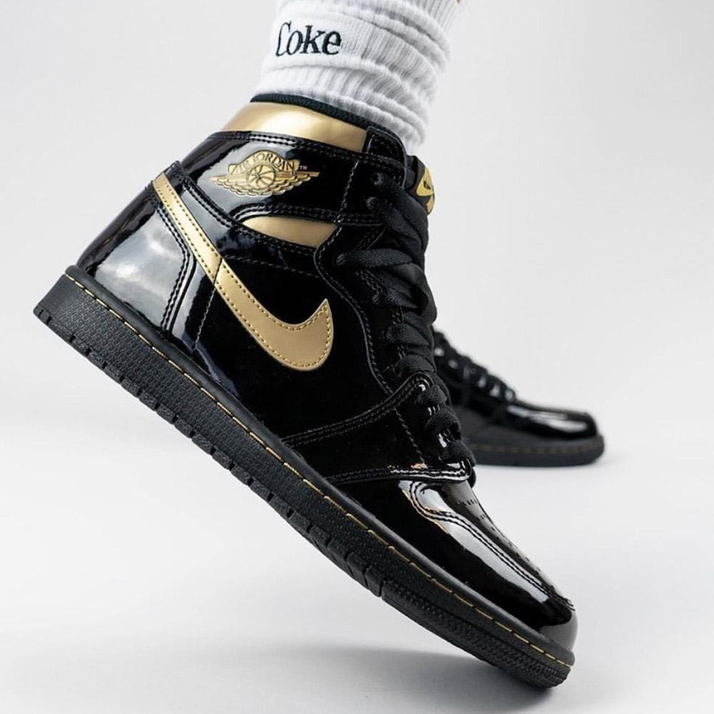 Air Jordan 1 Retro High OG ‘Black Metallic Gold’