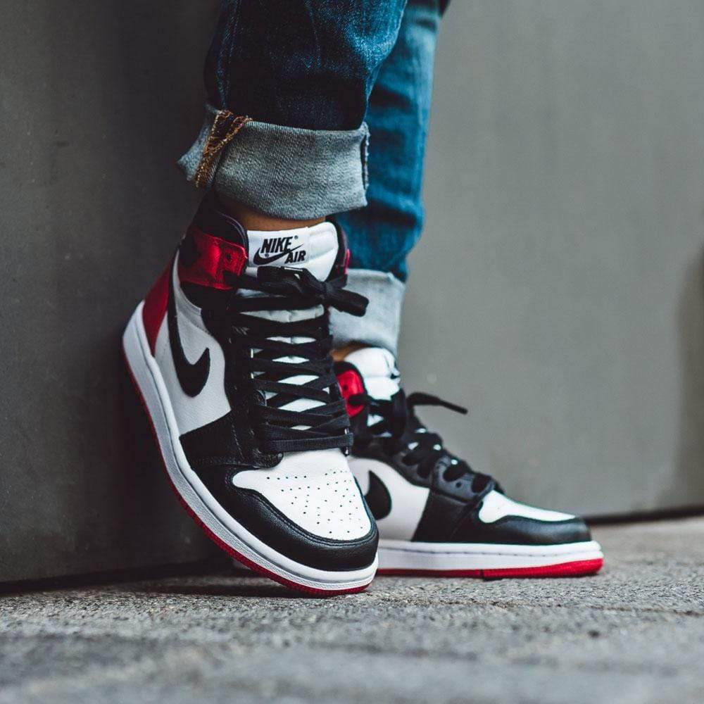 Air Jordan 1 Wmns Retro High ‘Satin Black Toe’
