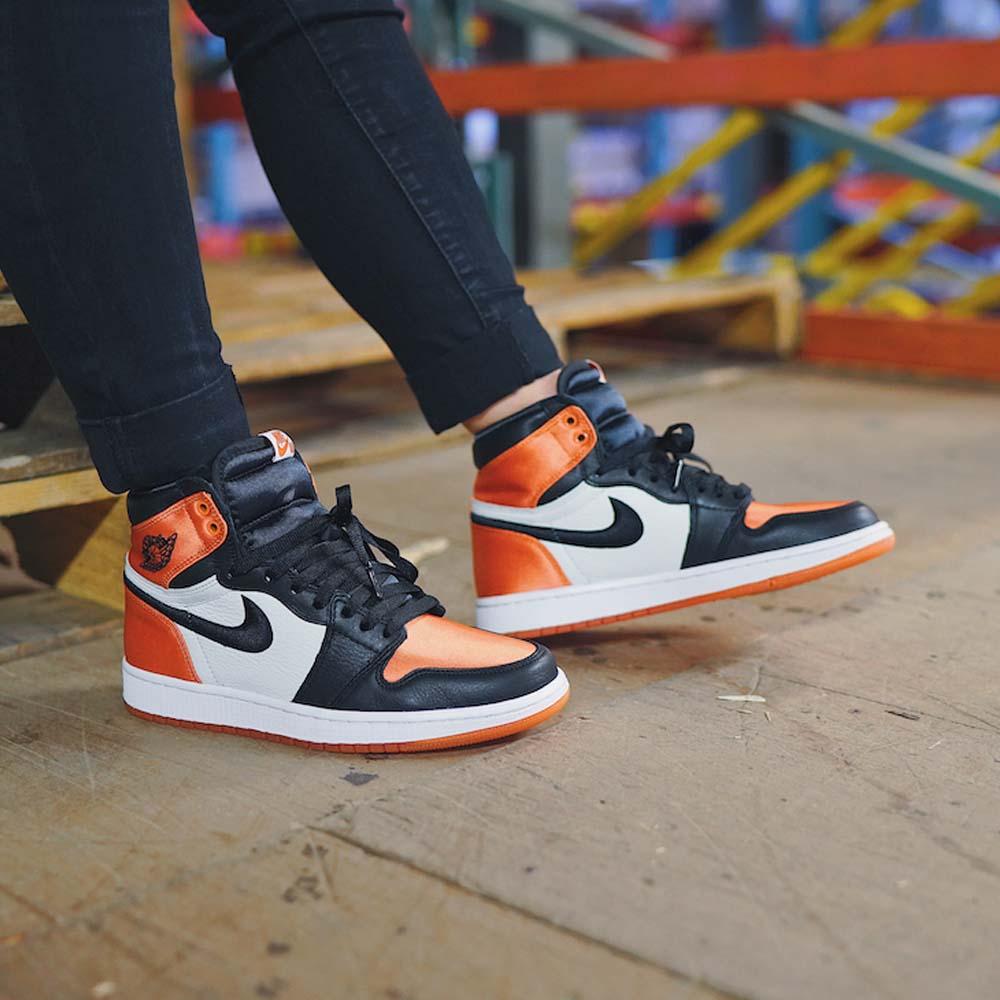 Air Jordan 1 WMNS Satin ‘Shattered Backboard’ Orange Black