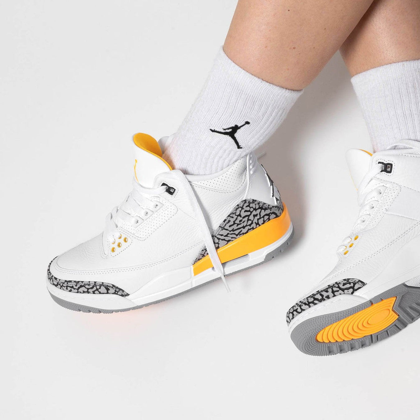Air Jordan 3 Retro Wmns ‘Laser Orange’