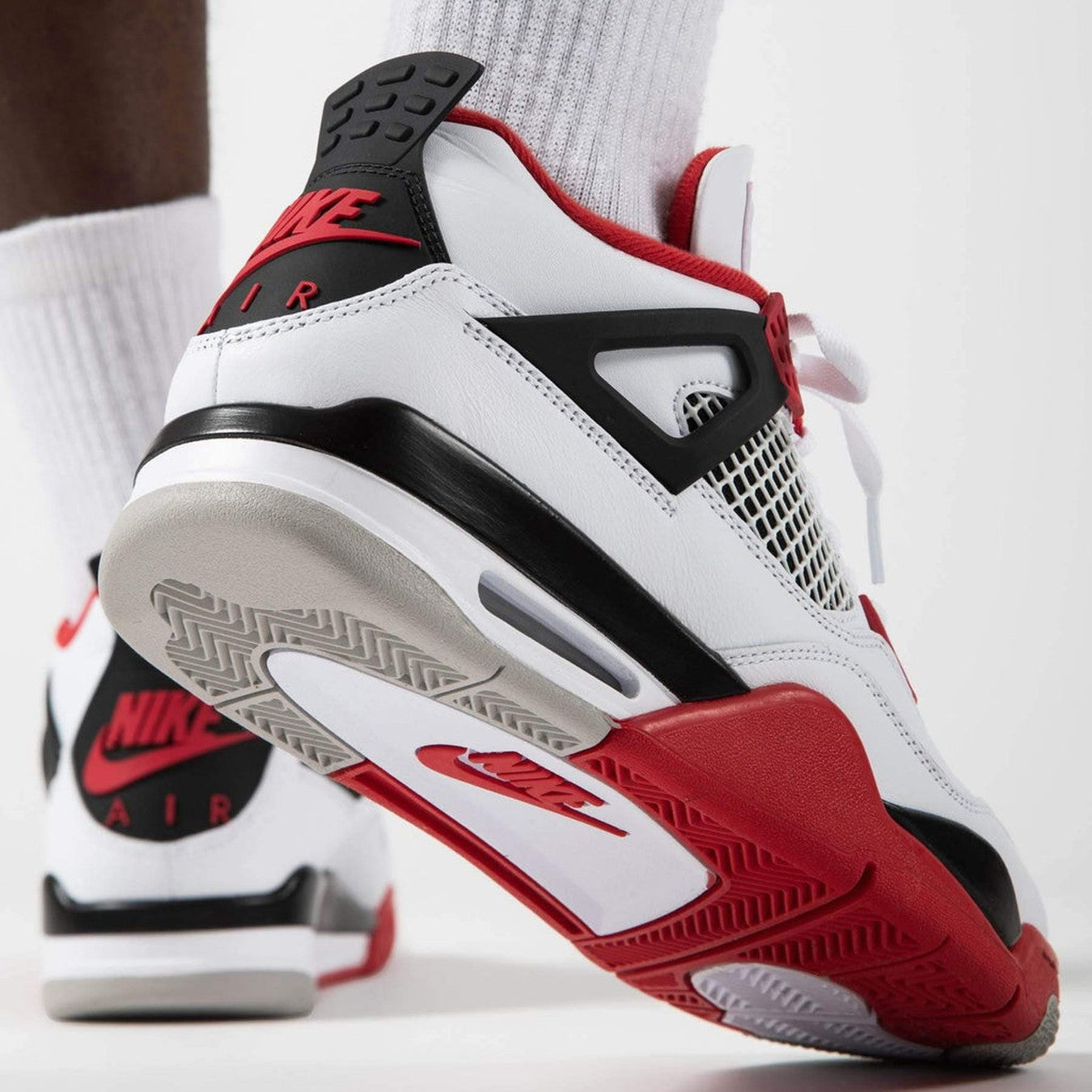 Air Jordan 4 Retro OG ‘Fire Red’ 2020