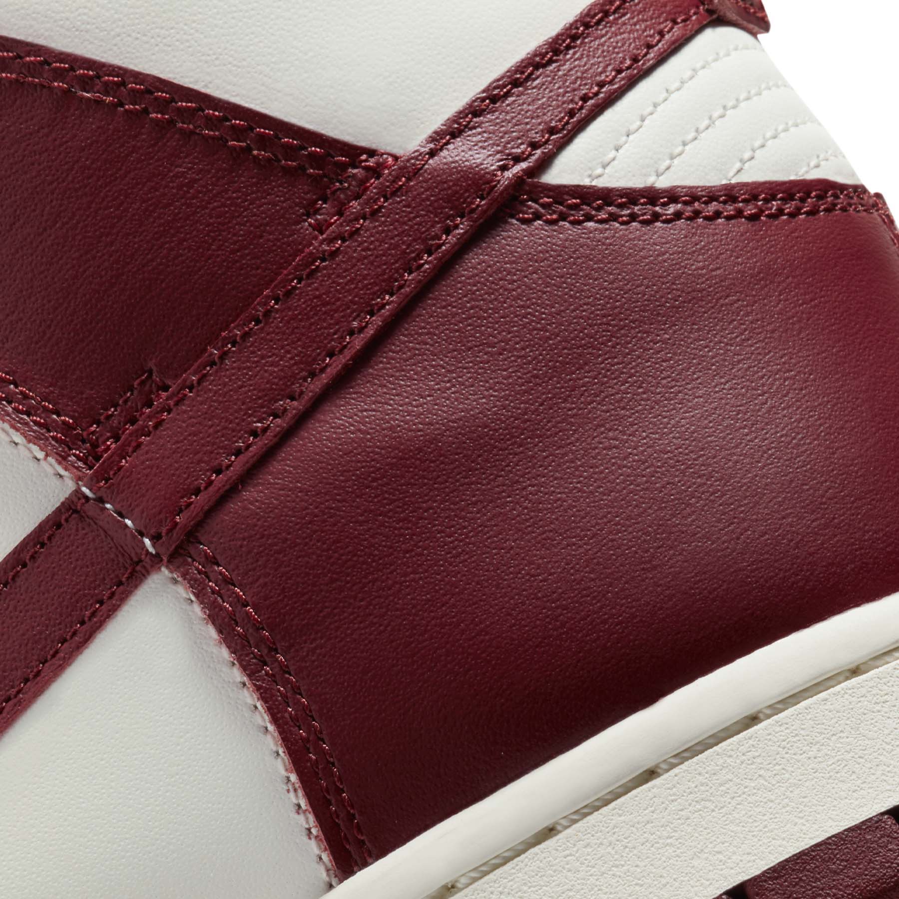 Nike Dunk High Wmns ‘Team Red’