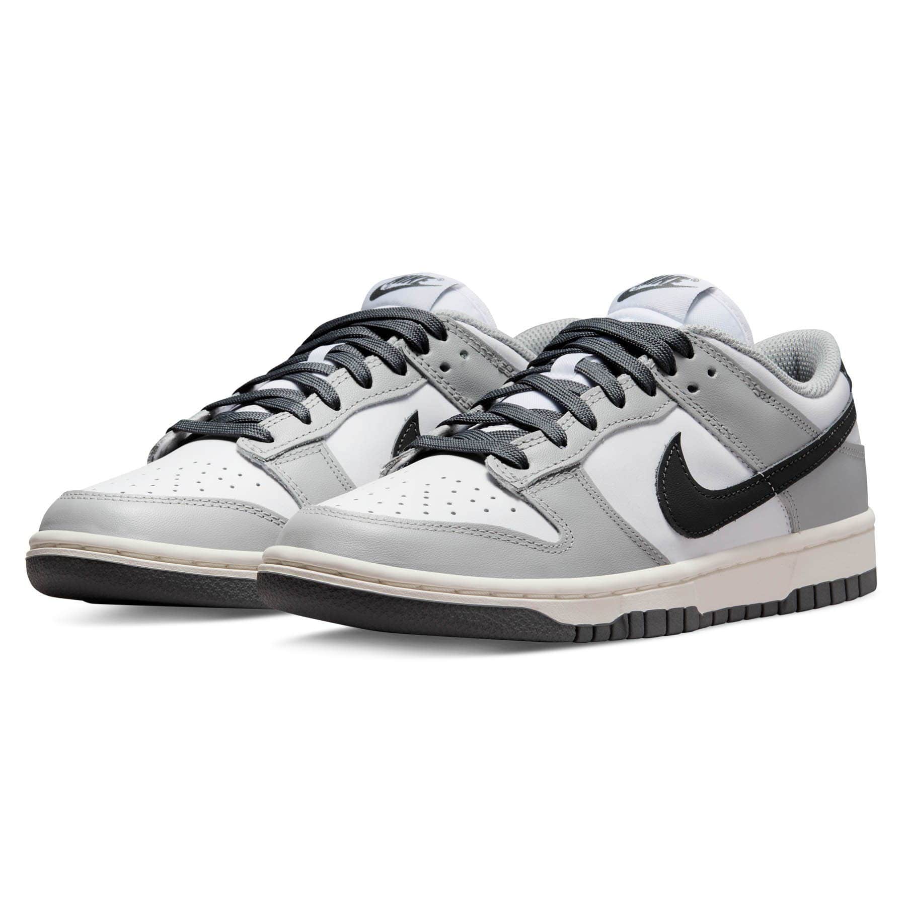 Nike Dunk Low Wmns ‘Light Smoke Grey’