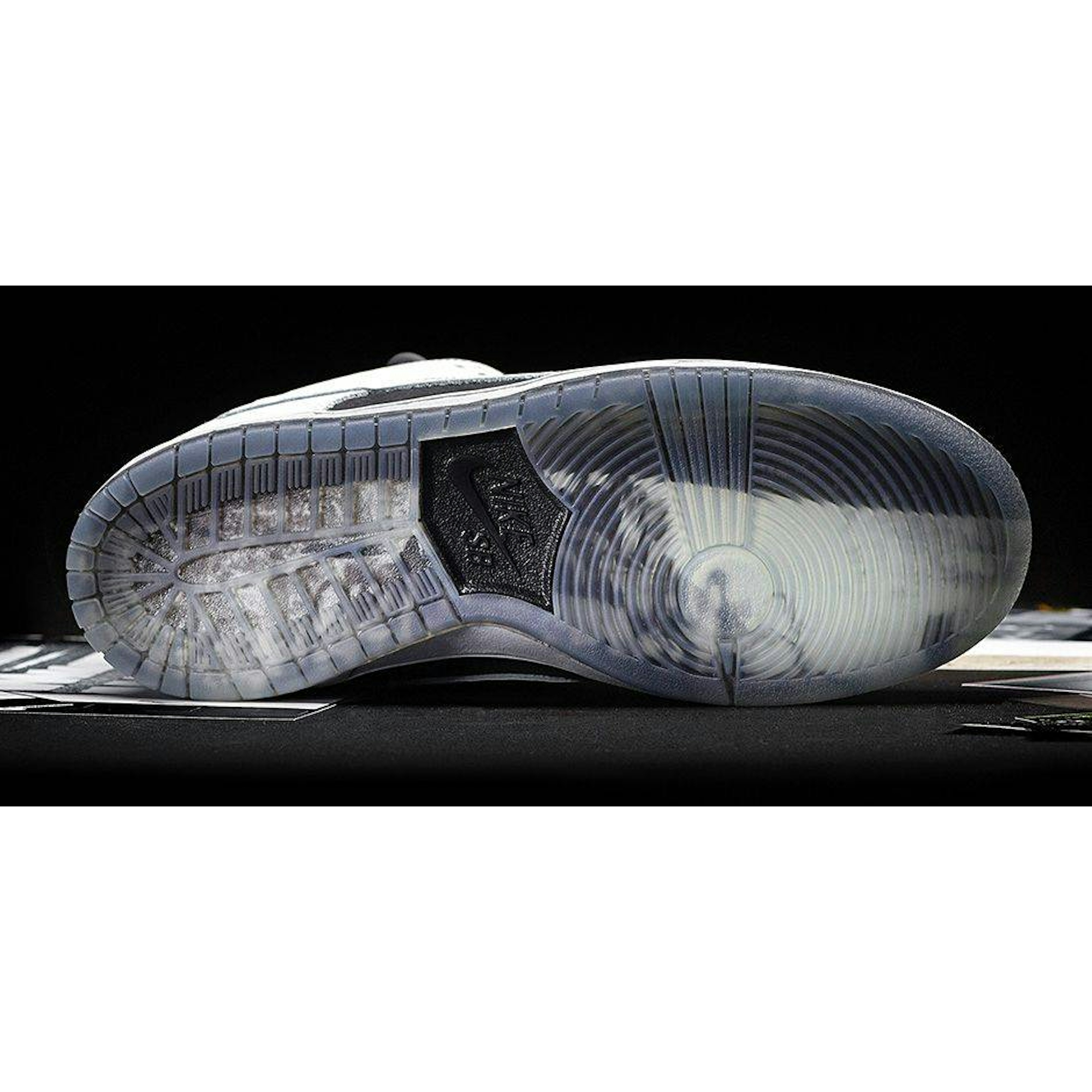 Nike SB Dunk Low Pro 35mm Camera Starp 504750-020 IGFul