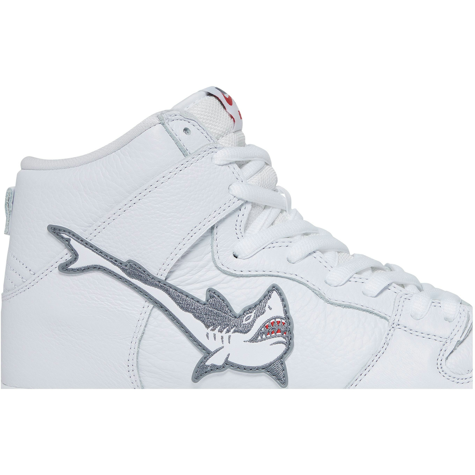 Oski x Nike SB Dunk High ‚White Shark‘ DC8908-105