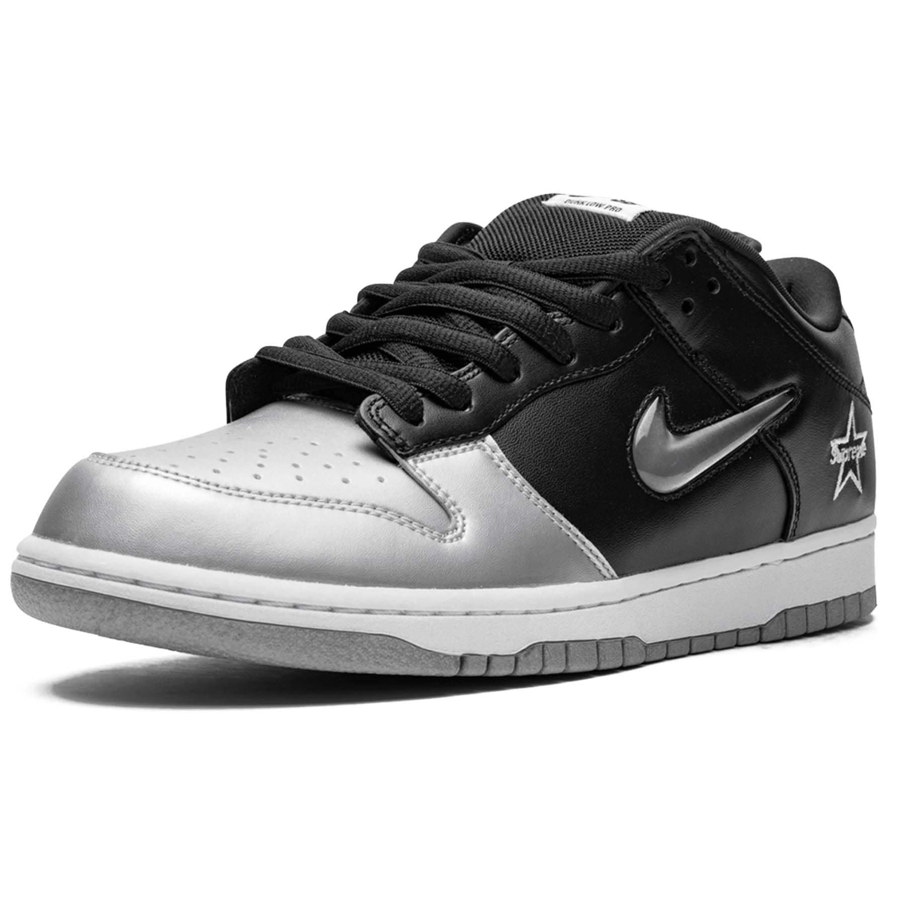 Supreme x Nike Dunk SB Low QS ‘Metallic Silver’