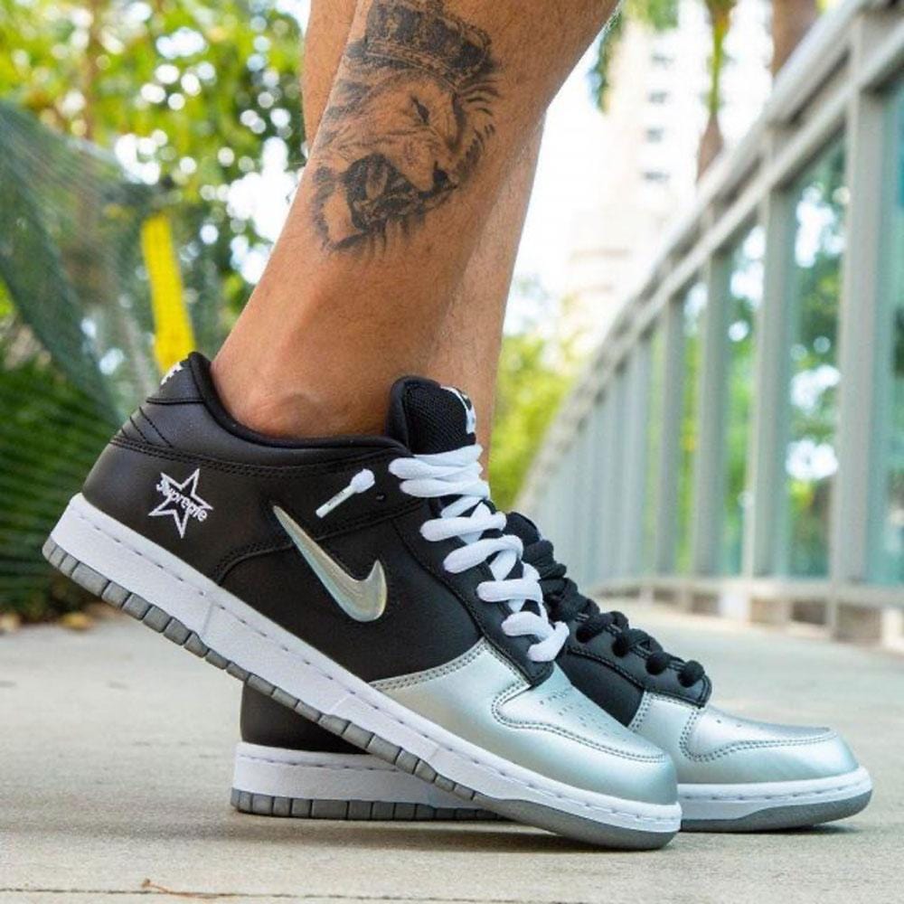 Supreme x Nike Dunk SB Low QS ‘Metallic Silver’