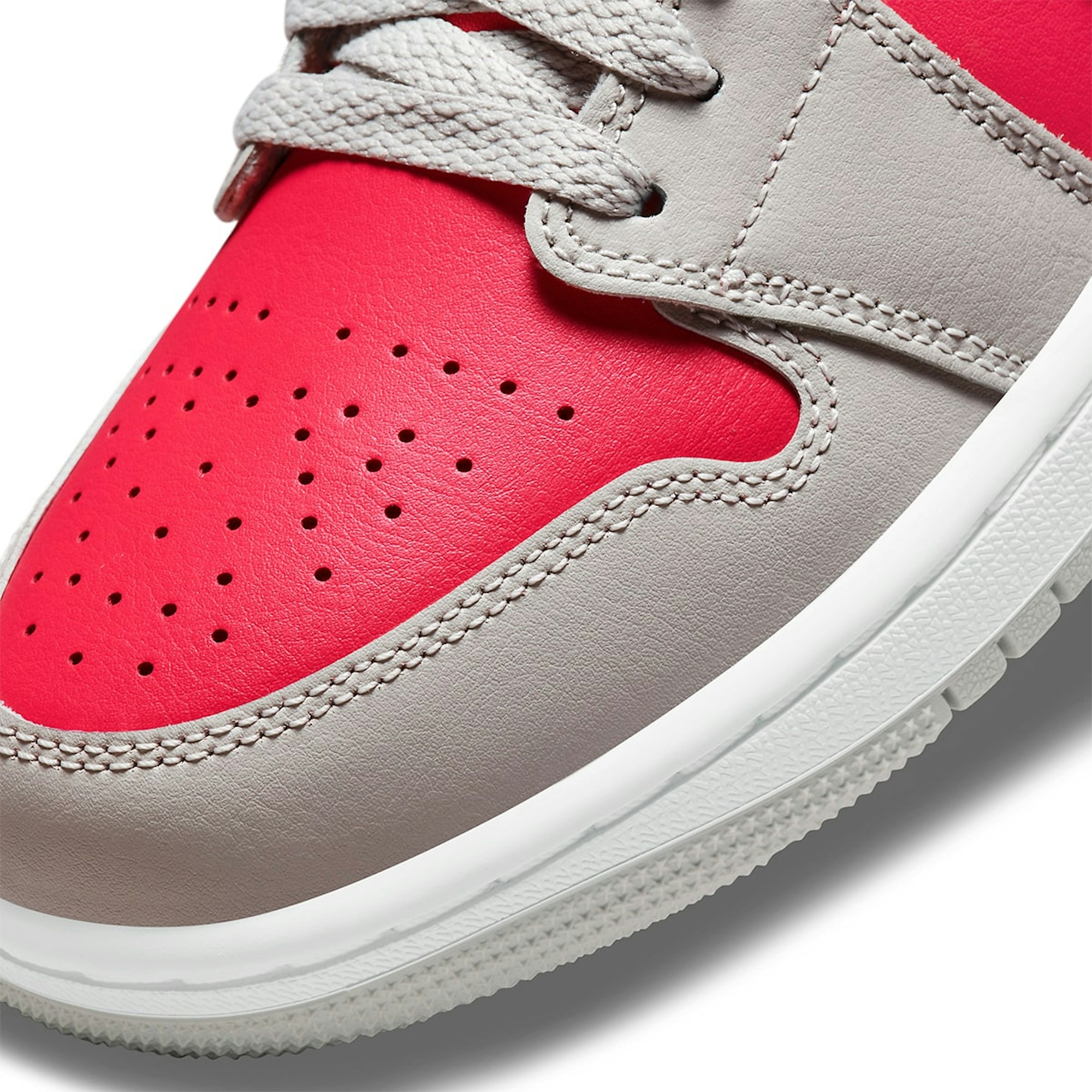 (W) Air Jordan 1 Low ‘Light Iron Ore Siren Red’ DC0774-060