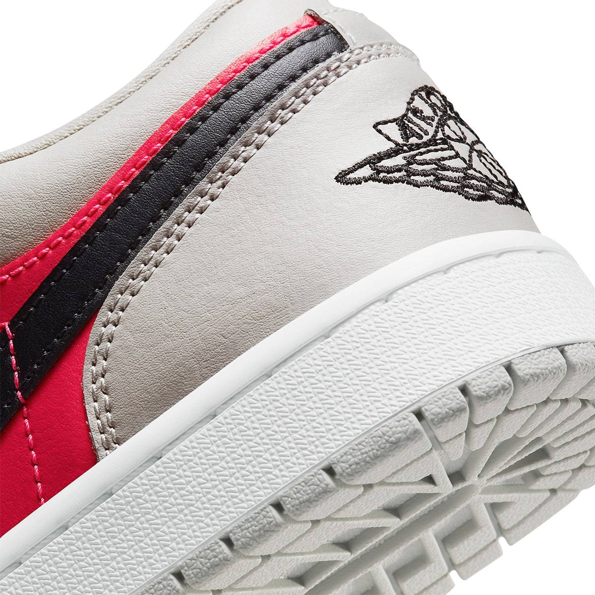 (W) Air Jordan 1 Low ‘Light Iron Ore Siren Red’ DC0774-060