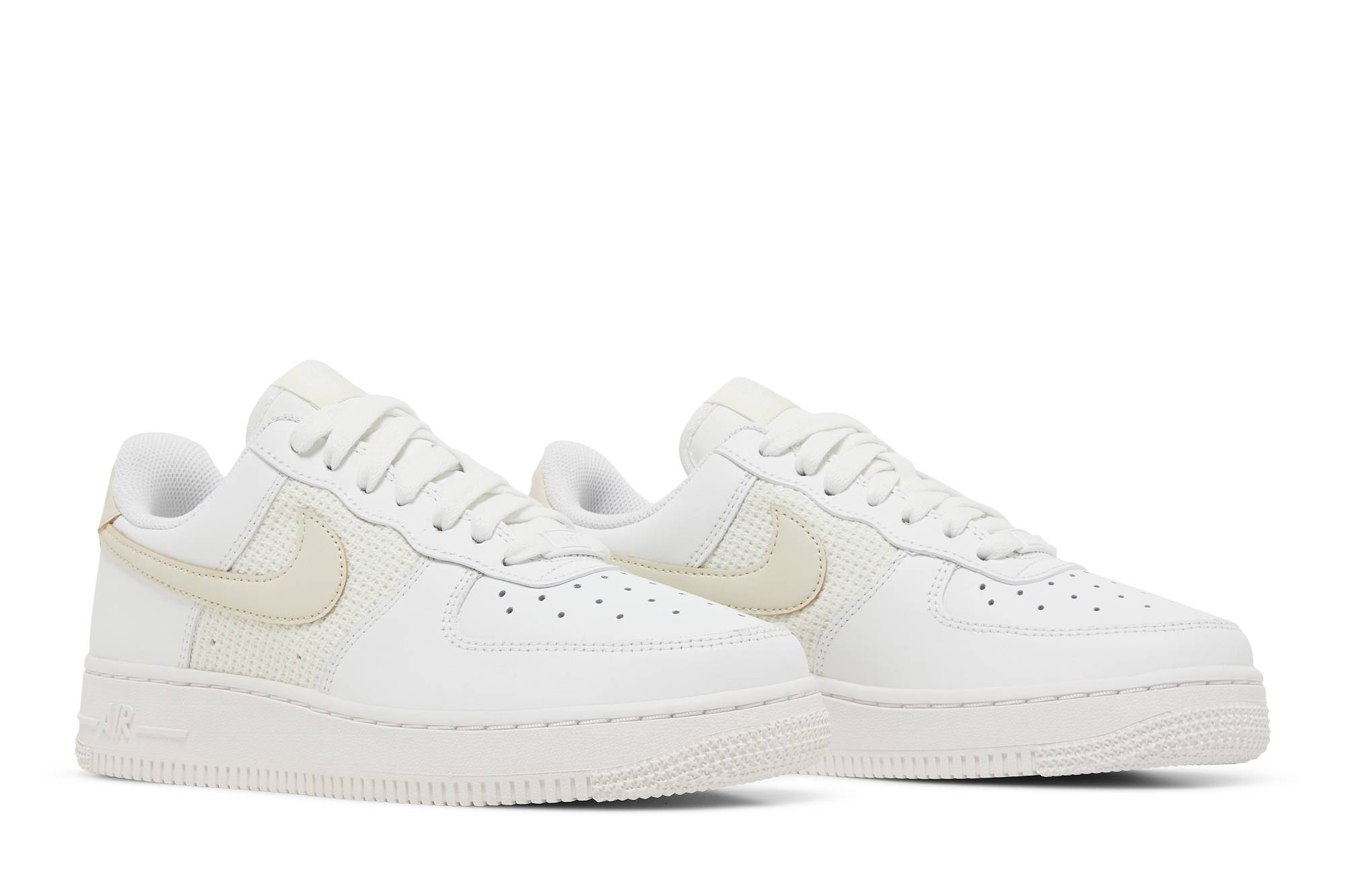 (W) Nike Air Force 1 ’07 ESS ‚Cross Stitch – White Fossil‘ DJ9945-100