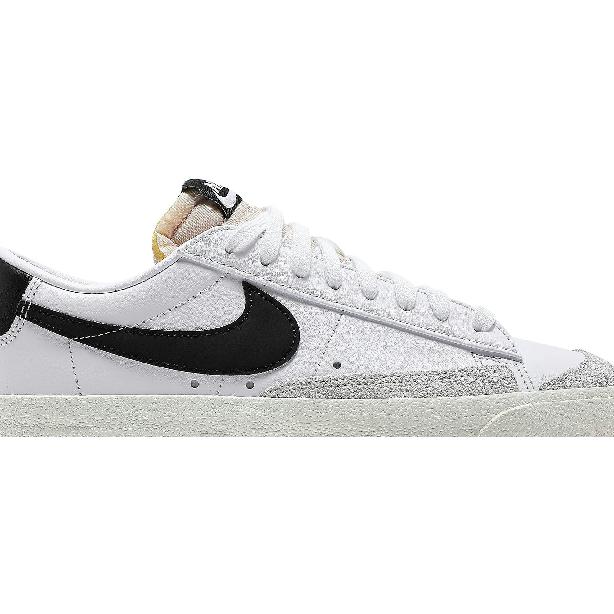(W) Nike Blazer Low ’77 ‘White Black’ DC4769-102