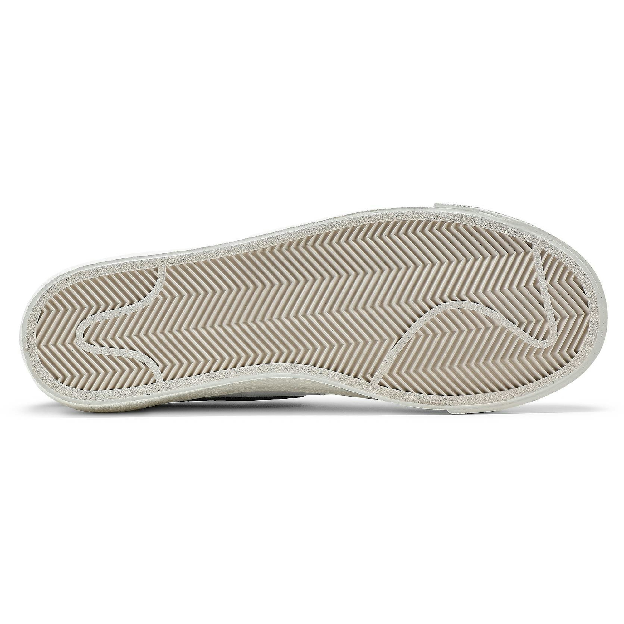 (W) Nike Blazer Low ’77 ‘White Black’ DC4769-102