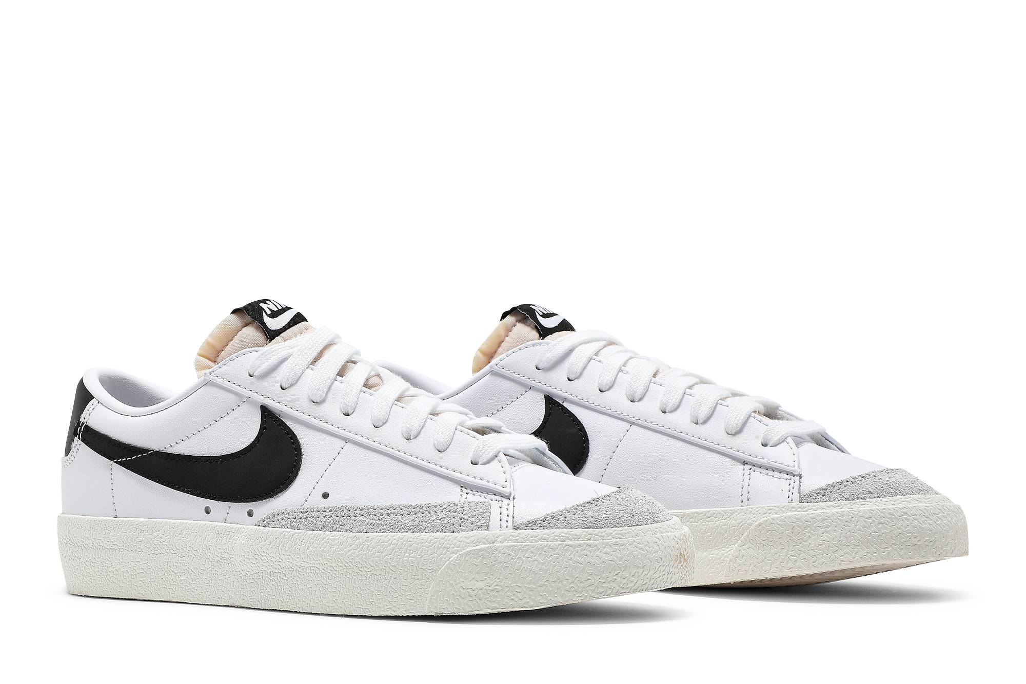 (W) Nike Blazer Low ’77 ‘White Black’ DC4769-102