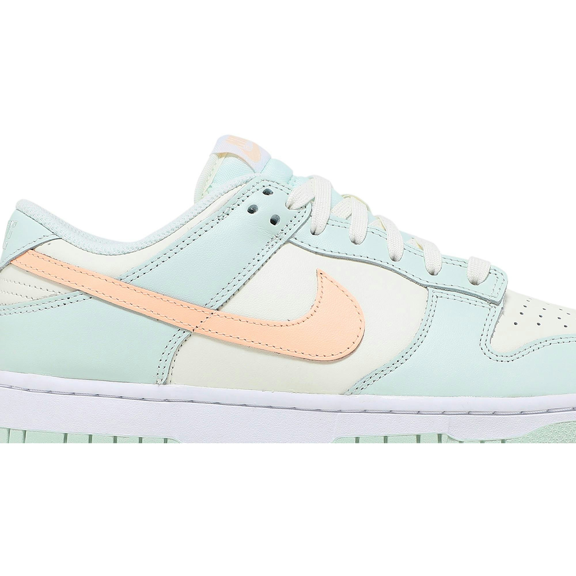 (W) Nike Dunk Low ‘Barely Green’ DD1503-104