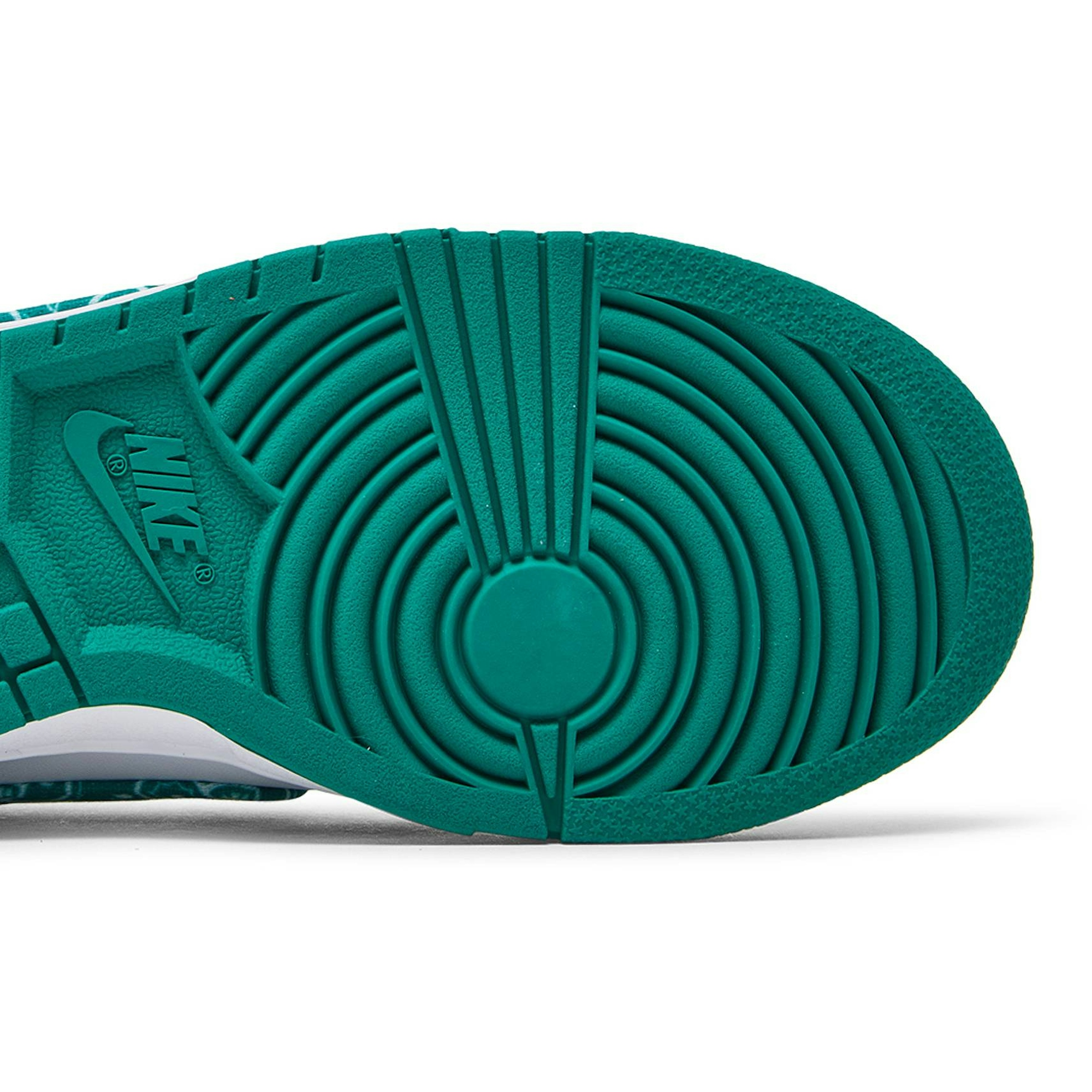 (W) Nike Dunk Low ‘Green Paisley’ DH4401-102