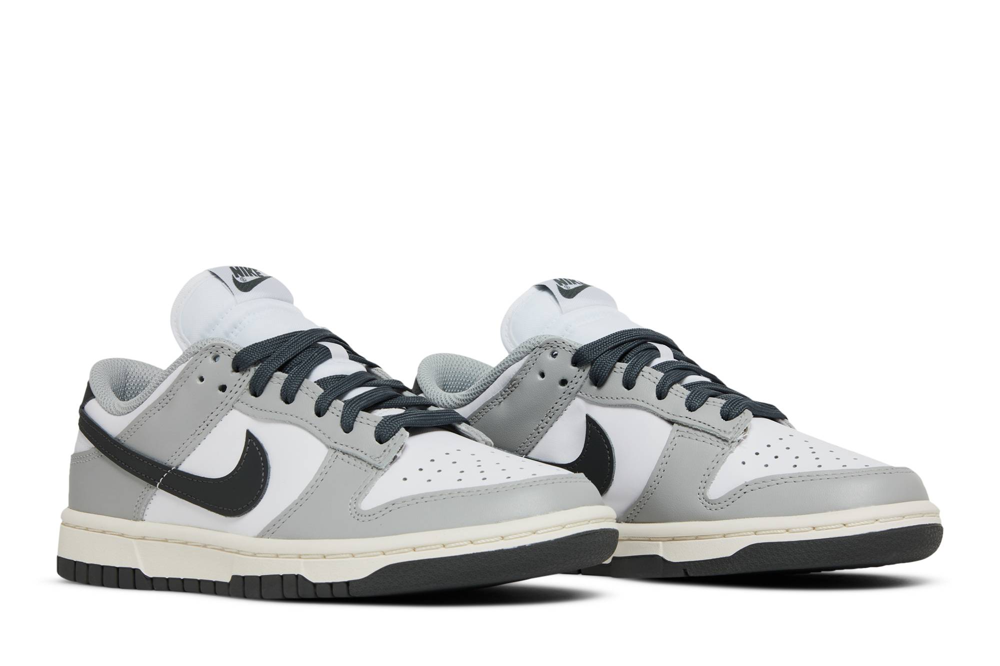 (W) Nike Dunk Low ‚Light Smoke Grey‘ DD1503-117